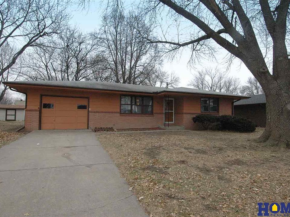 1st image of 1662 Meadow Ln