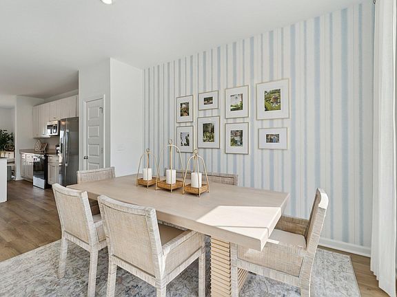 4th image of 907 Formby Way