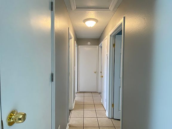 4th image of 660 Duncan Cir W