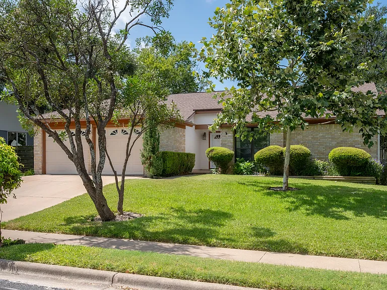 11826 Carshalton Dr — Photo 2