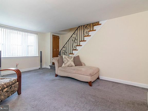 3rd image of 2569 Stoneybrook Ln