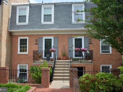 3245 Sutton Pl NW APT C, Washington, DC, 20016