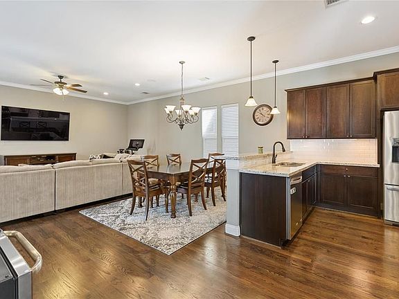 5th image of 922 W 20th St #B