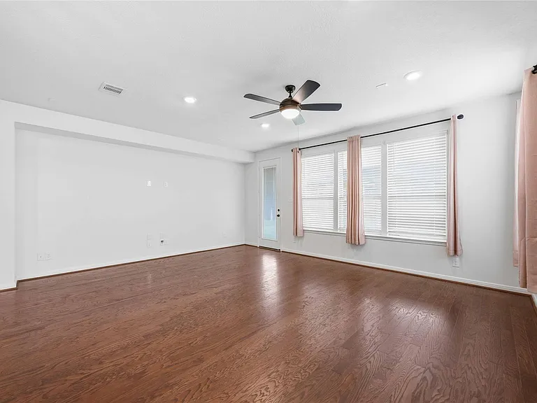 7627 Coral Key Dr — Photo 10