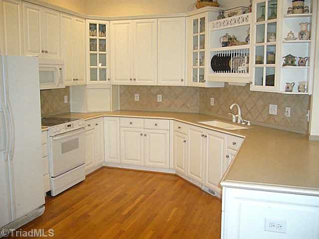 1st image of 700 Glendevon Ct N