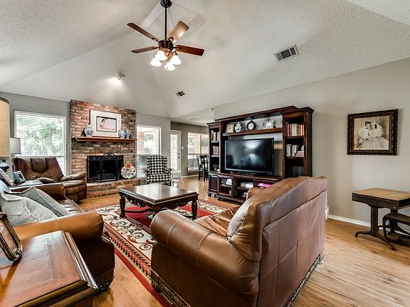 5th image of 3304 Oakmont Dr