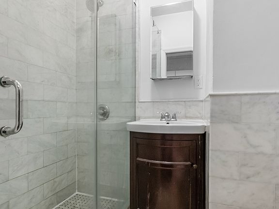 5th image of 164 Ludlow St APT 8
