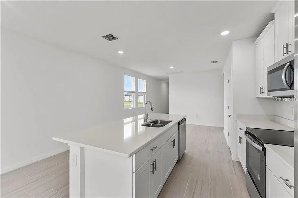 3 bed, 2.0 bath, 1484 sqft, $1,800 — Photo 4