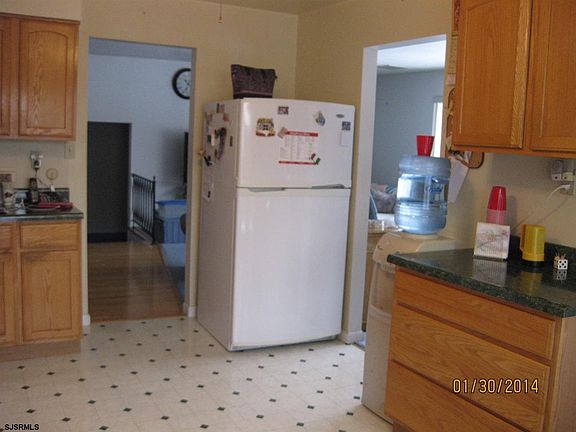 4th image of 618 E Biscayne Ave