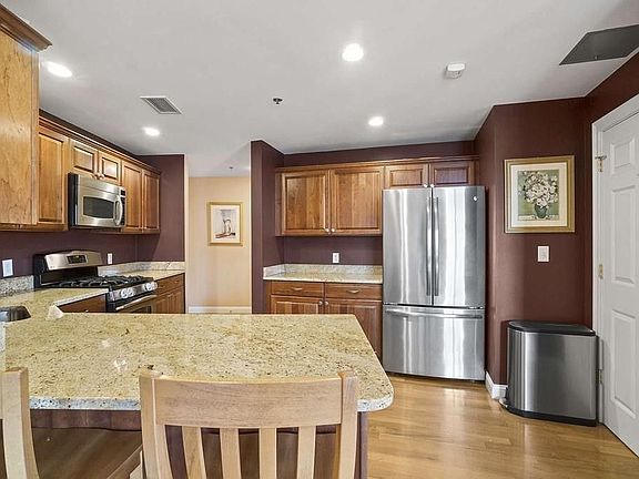 3rd image of 106 Washington St Unit 32