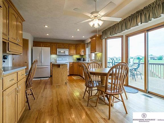 4th image of 209 Longwood Dr