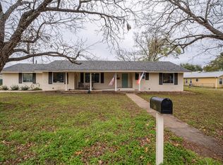 504 Marburger St, Smithville, TX 78957