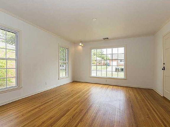 3rd image of 532 S Oswego Ave