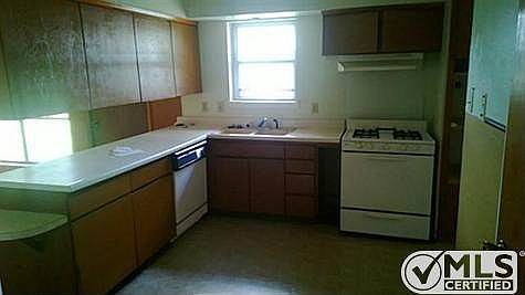 3rd image of 2501 Livenshire Dr