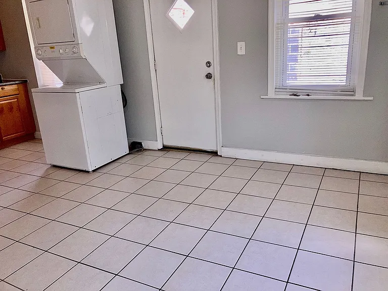 2635 E Lehigh Ave — Photo 4