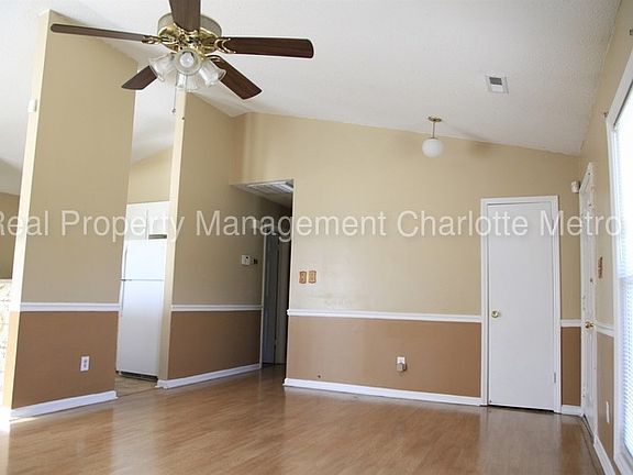 5th image of 2613 Dion Ave