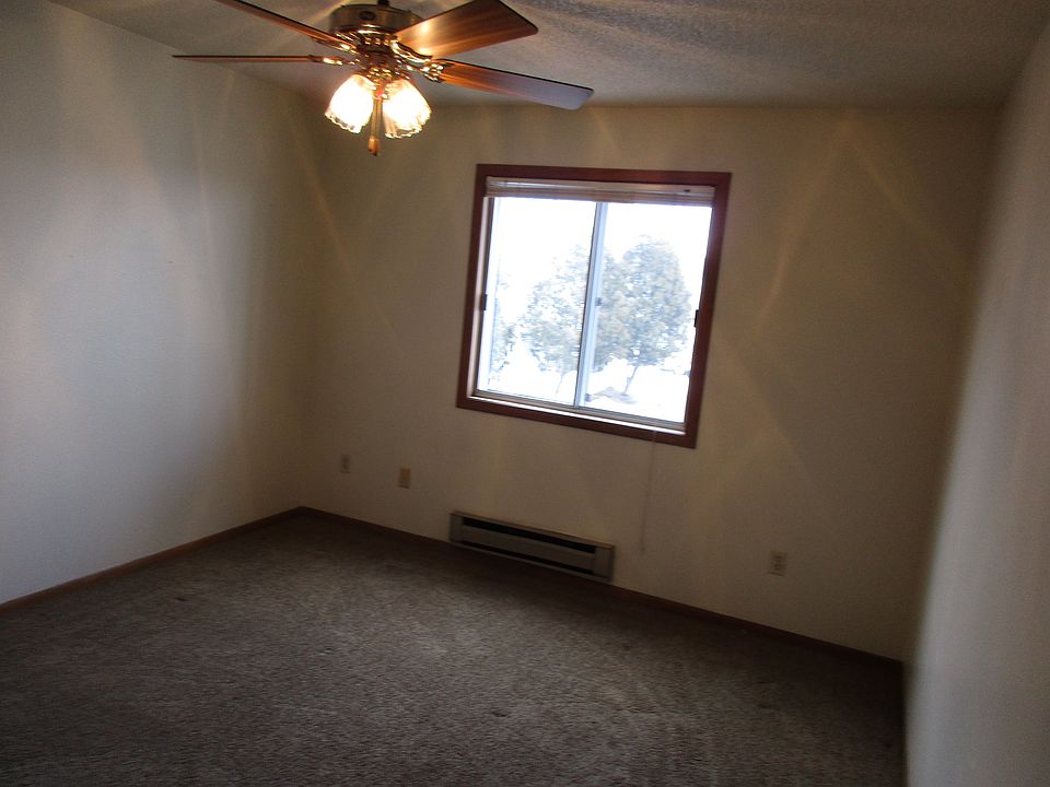 2nd image of 400 Gillette St APT 328