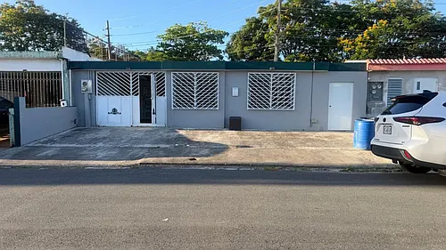 Jardines de Canovanas Calle Pepita Albandoz A-15 Photo 1