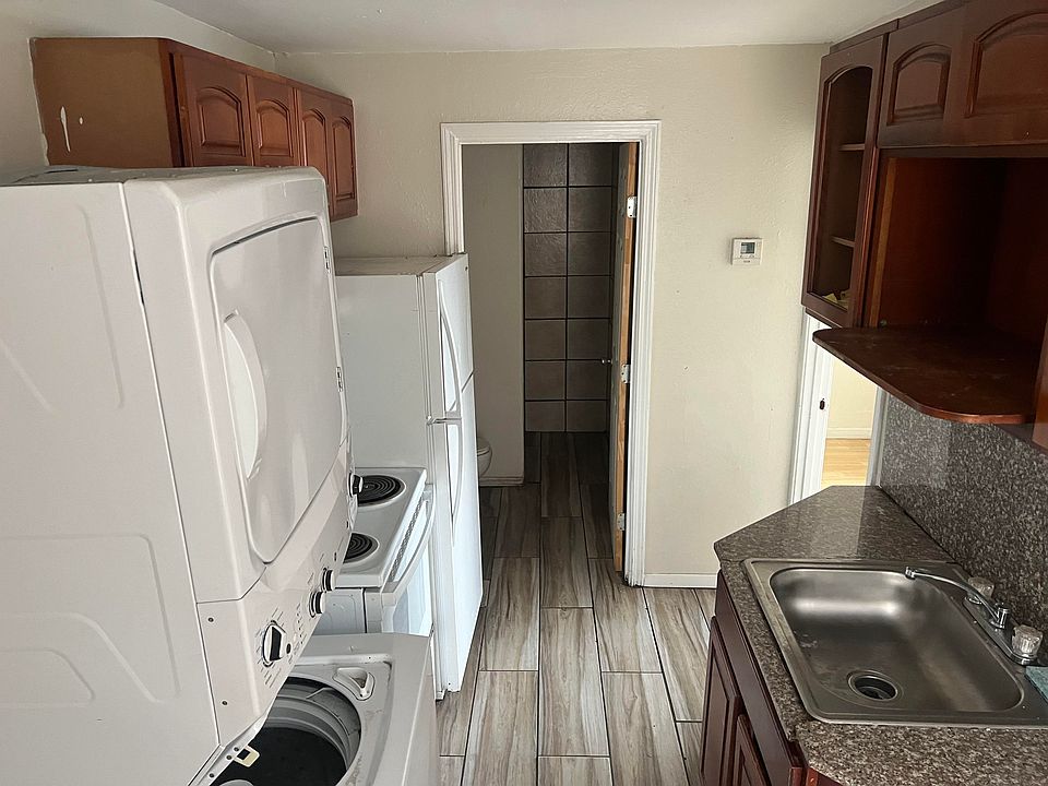 1st image of 3809 Robertson St
