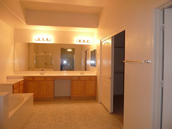 4th image of 313 W Carob Dr