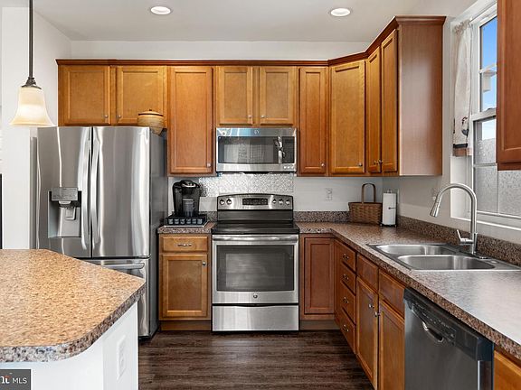 4th image of 17927 Constitution Cir