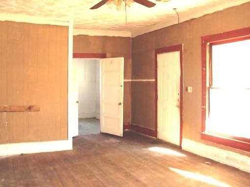 5th image of Briggs Ave