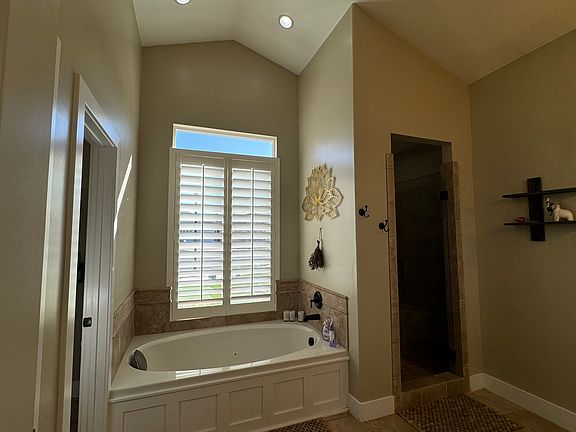 3rd image of 1602 W Hunters Creek Cir