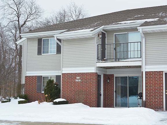 3rd image of N110W16867 Ashbury Cir Unit 1
