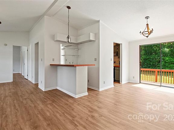 5th image of 1030 Heather Glen Dr