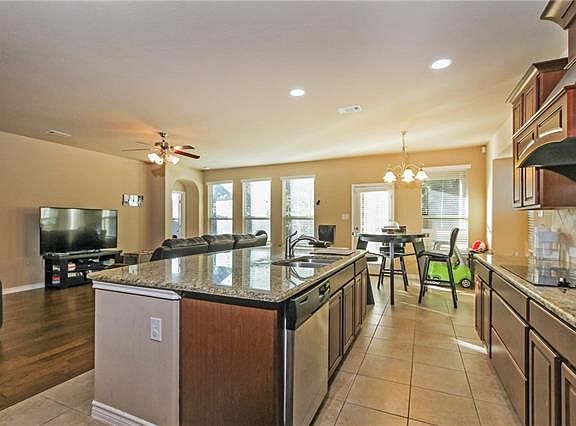 3rd image of 2305 Catherine Ln