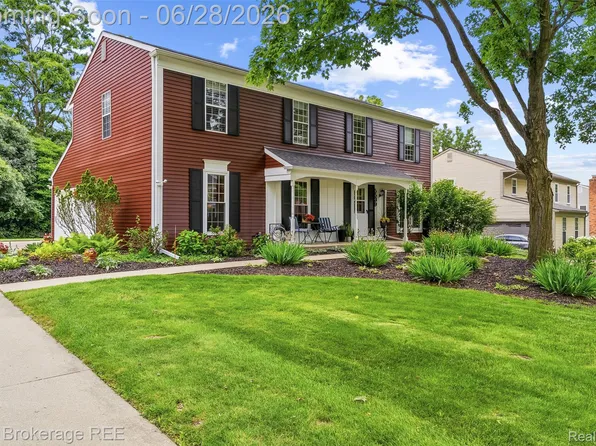 5539 Brompton Ct, West Bloomfield, MI 48322