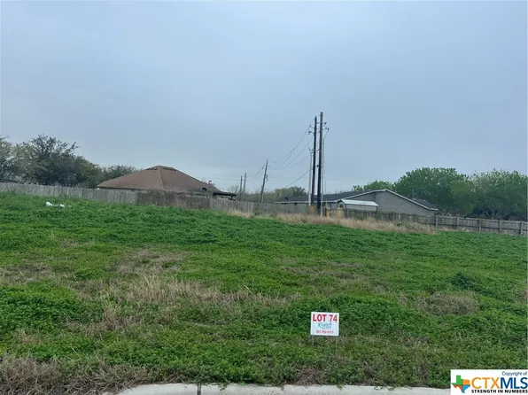 110 W Aimable St, Port Lavaca, TX 77979