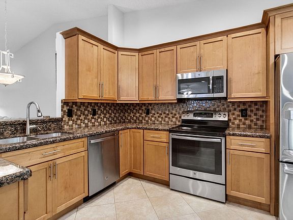 4th image of 6135 Waldwick Circle