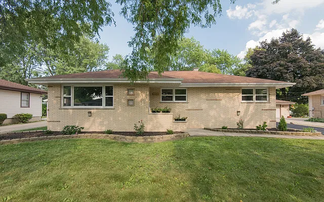 16323 School St photo 1
