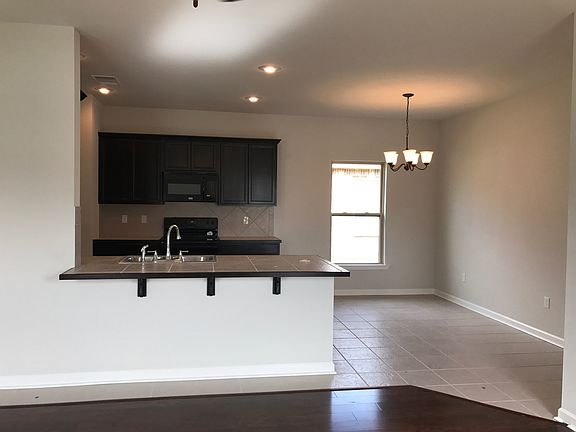 5th image of 211 Herrington Dr