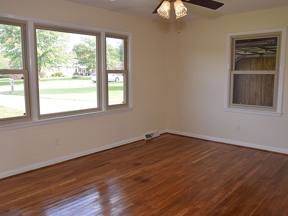3rd image of 1812 Cameron Rd