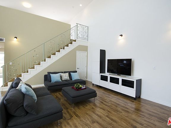 4th image of 546 N Oxford Ave #312