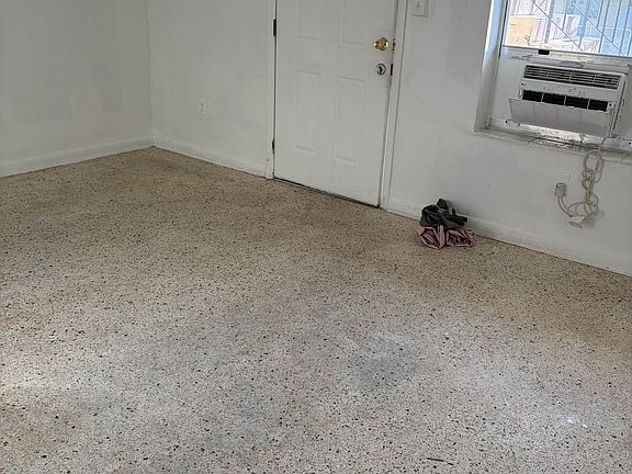 5th image of 529 SW 6th St APT 4