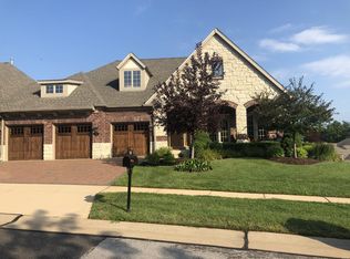 247 Meadowbrook Country Club Est, Ballwin, MO 63011