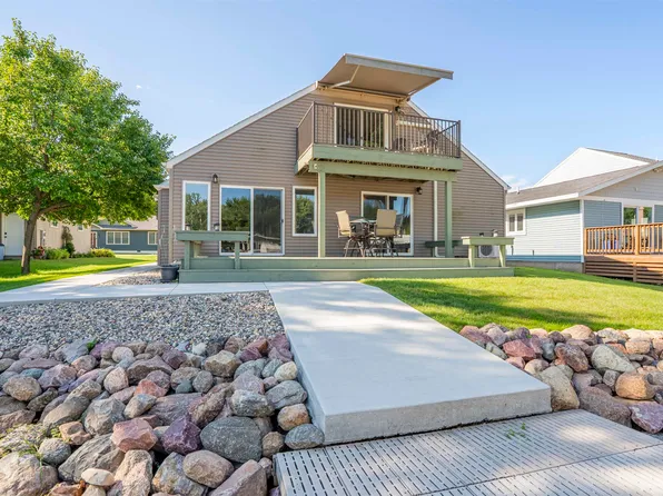 1304 Joy Loy Ln, Milford, IA 51351