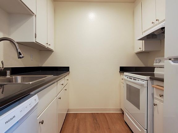 5th image of 420 Alameda Del Prad #430-G