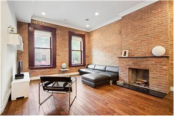 Sold by D'Andrea Craig Realty | media 16