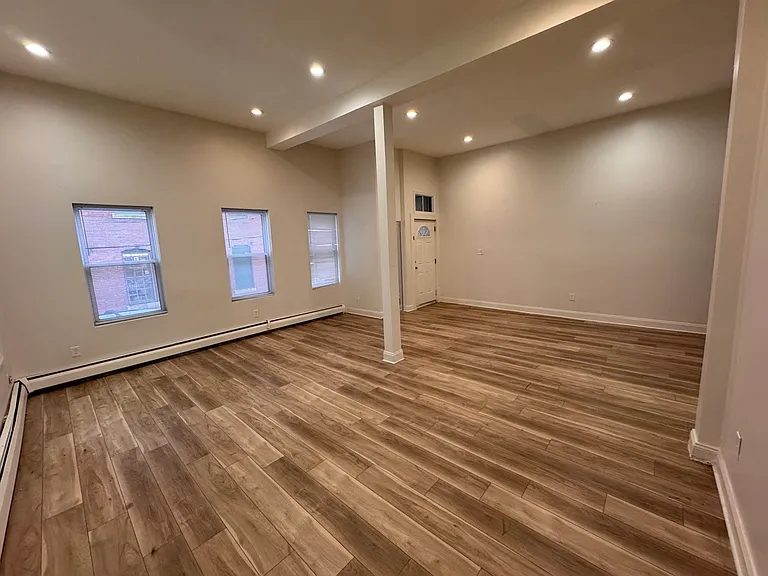 11 Bismarck St — Photo 7