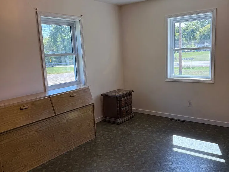 6070 Brooklyn Rd — Photo 13
