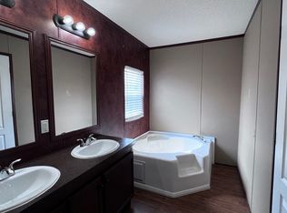 230 Normandy Dr, Marion, IA 52302