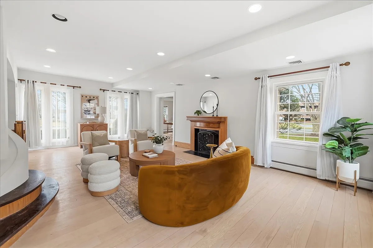 5 bed, 1.5 bath, 3500 sqft, $4,500 — Photo 3