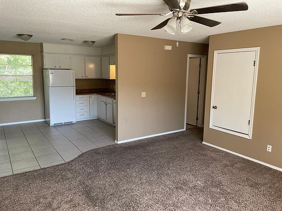 3rd image of 624 Archer Ct