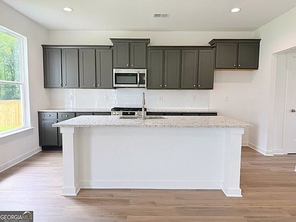 5th image of 140 Cochin Dr