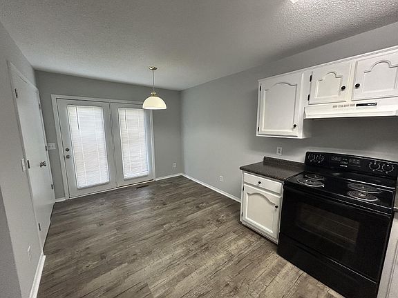 3rd image of 650 N Dixie Ave APT A