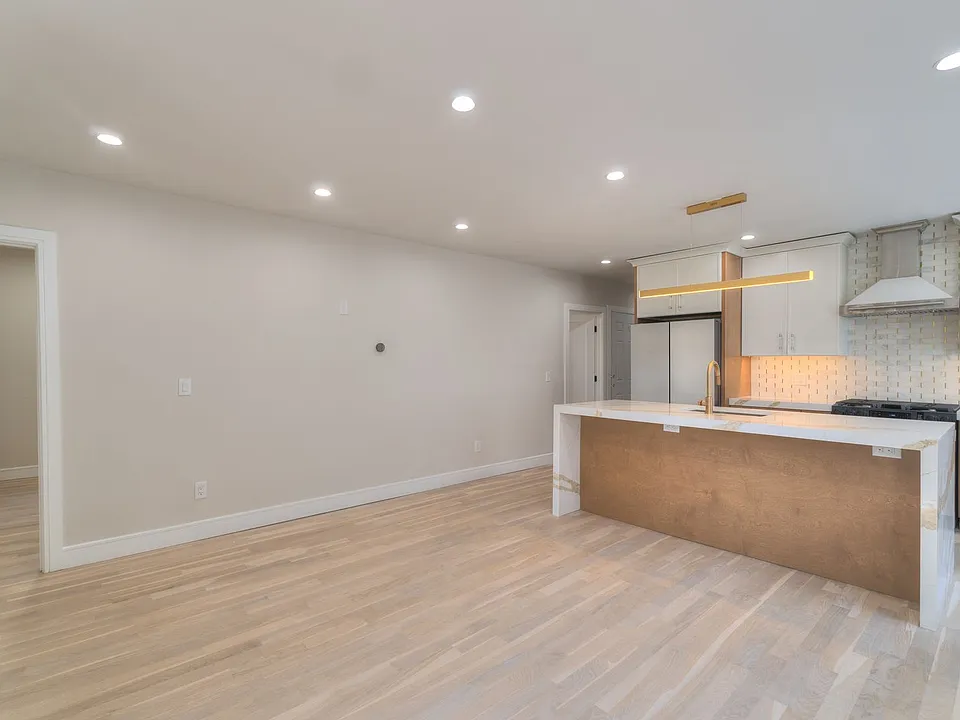 123 Winchester Ave